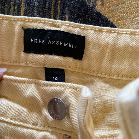 Free Assembly ladies shorts size 10 - Picture 3 of 8
